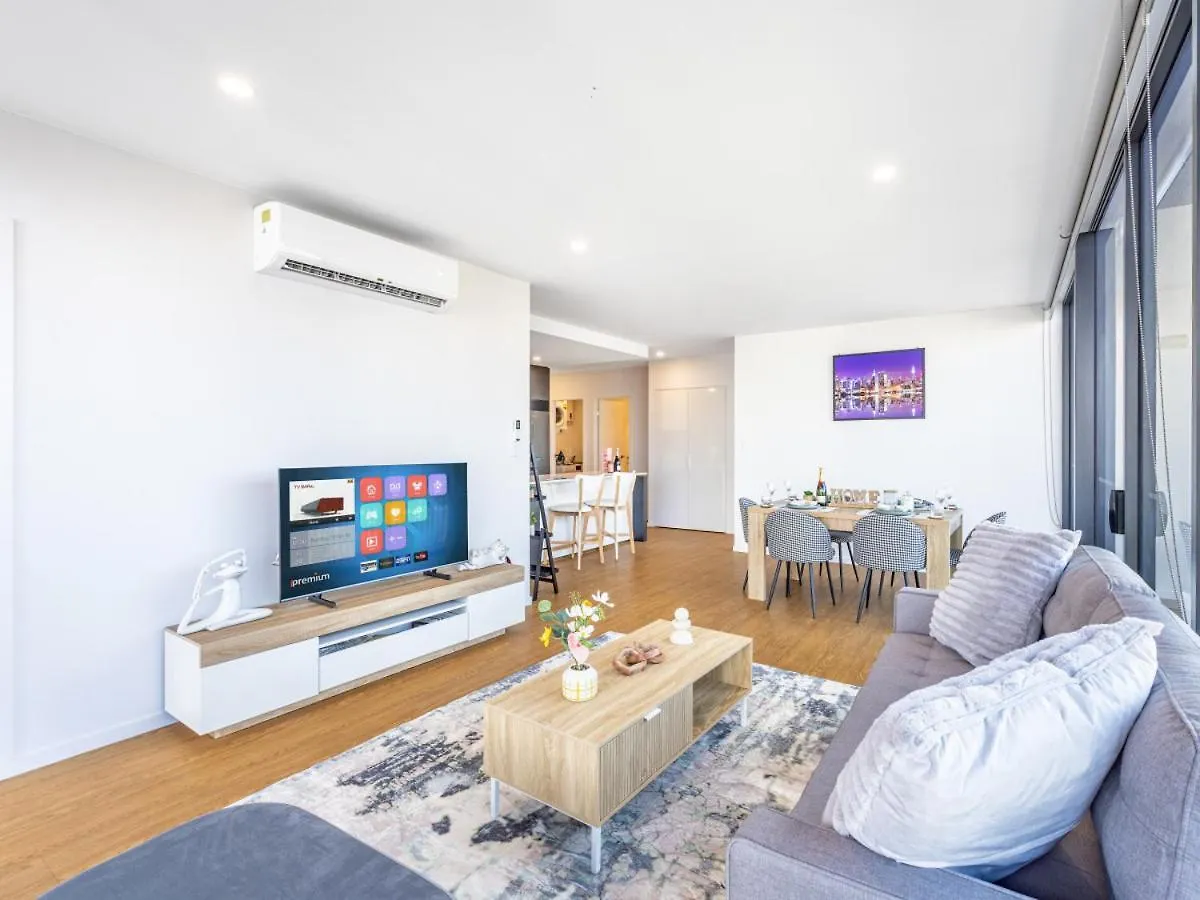 Riverside 2Br Delicate Apt Gold Coast Apartment